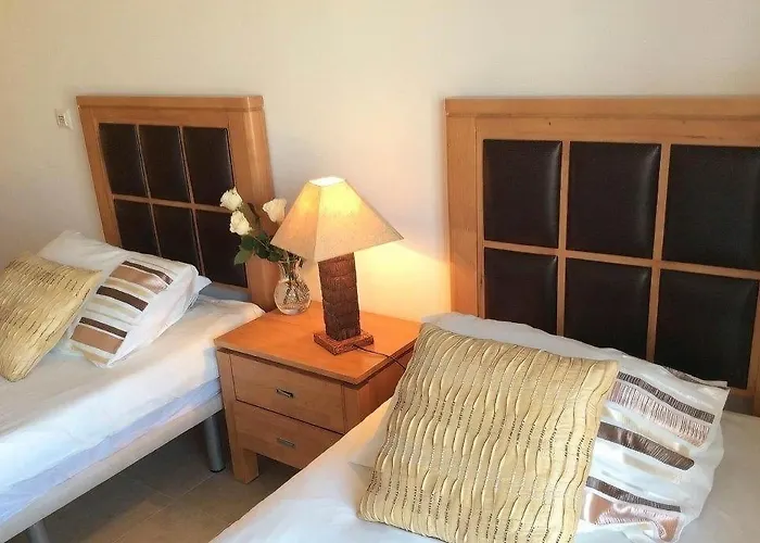 Casa Ella לאגוּ‏ש